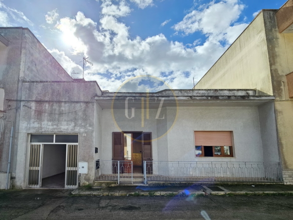 Casa indipendente con giardino in vendita a Martano