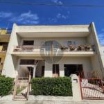 Casa indipendente in vendita con ampio giardino e garage